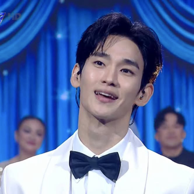 A moment captured by a fan of Kim Soohyun