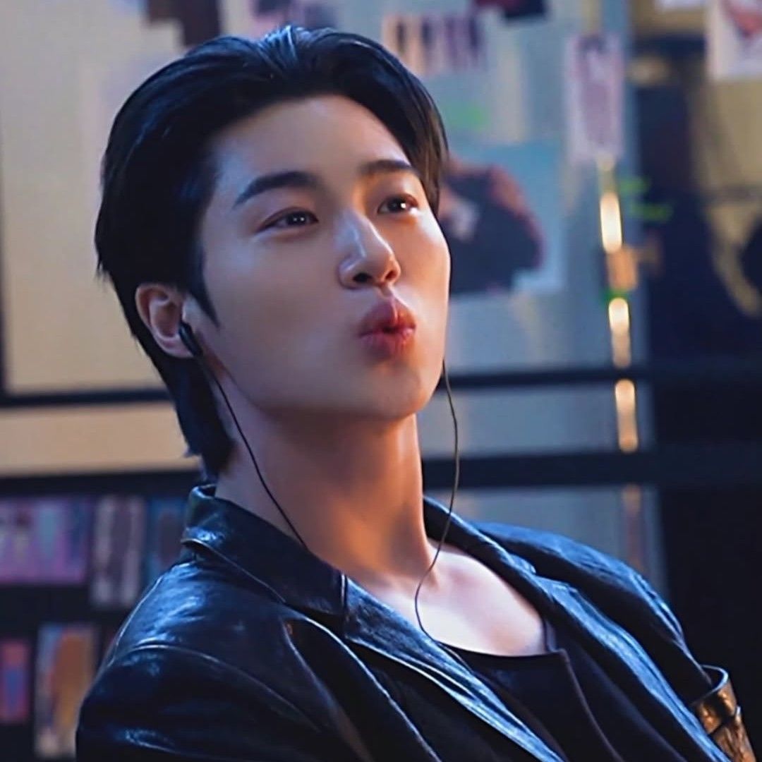 Behind-the-scenes cut of Byeon Wooseok