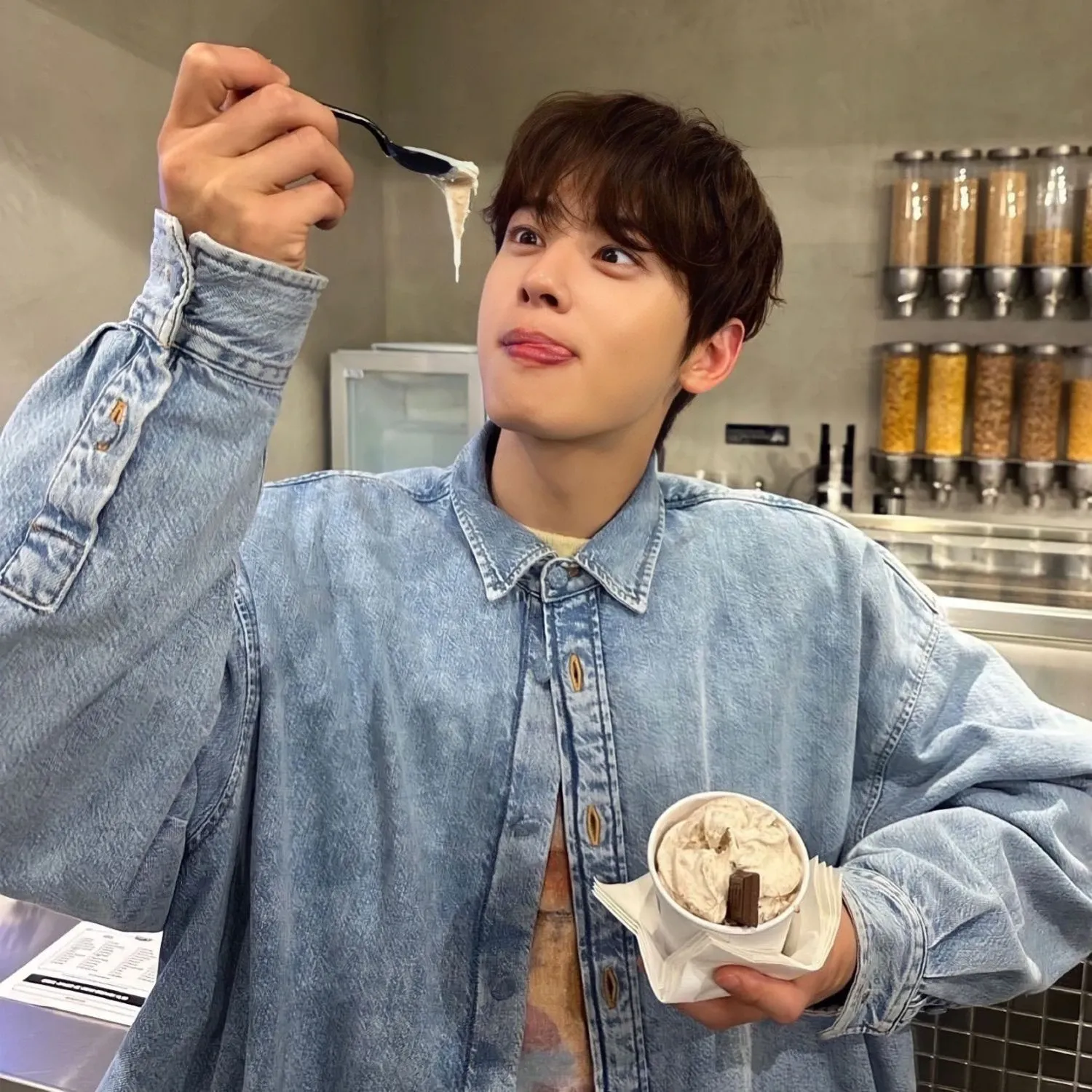 Behind-the-scenes cut of Cha Eunwoo