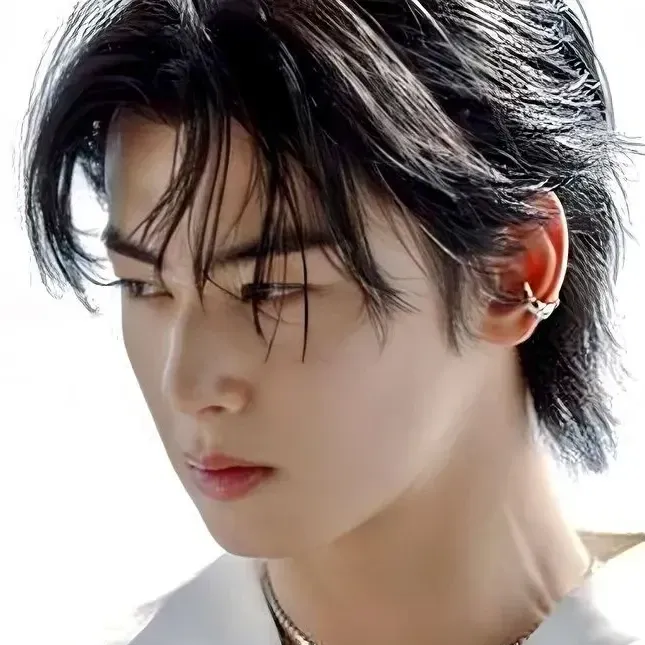 Recent activity shot of Cha Eunwoo