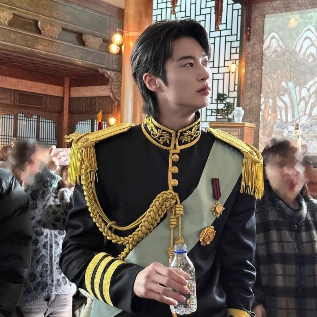 粉丝拍下的边佑锡瞬间