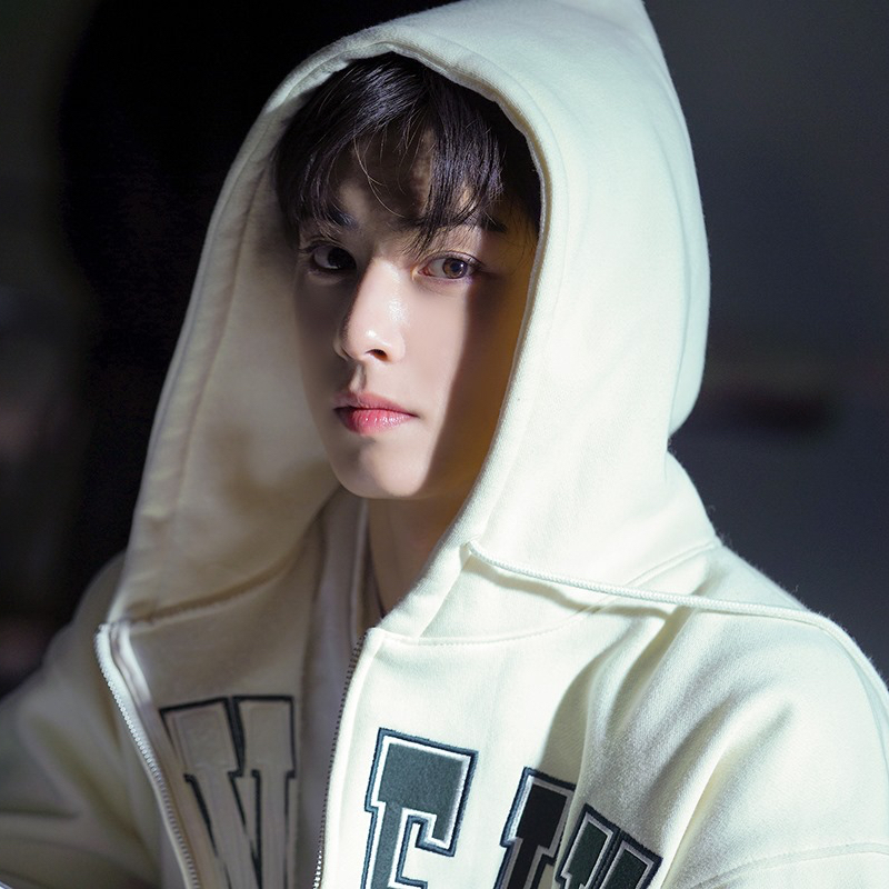 A moment captured by a fan of Cha Eunwoo