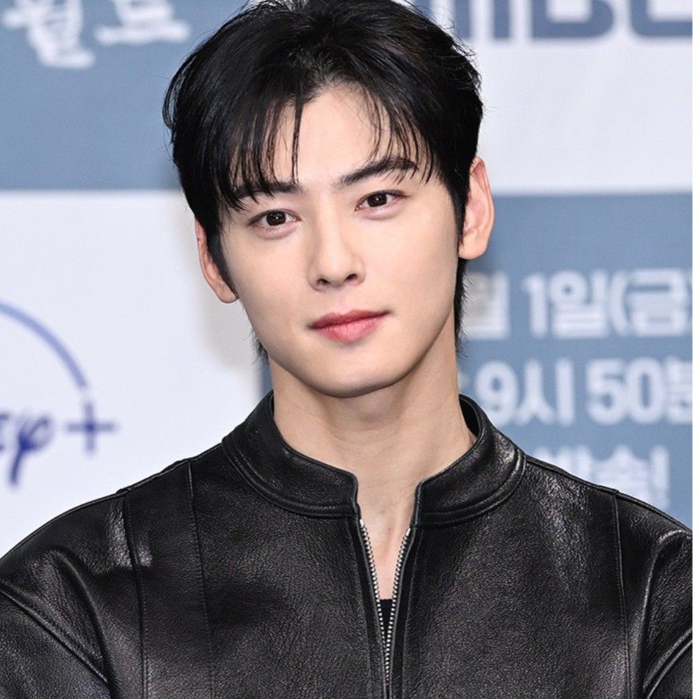 Latest photo of Cha Eunwoo