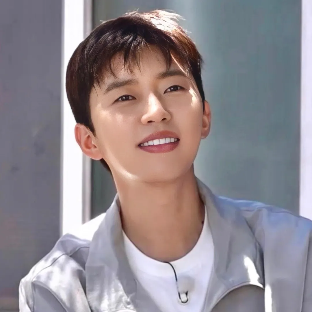 Latest photo of Lim Youngwoong
