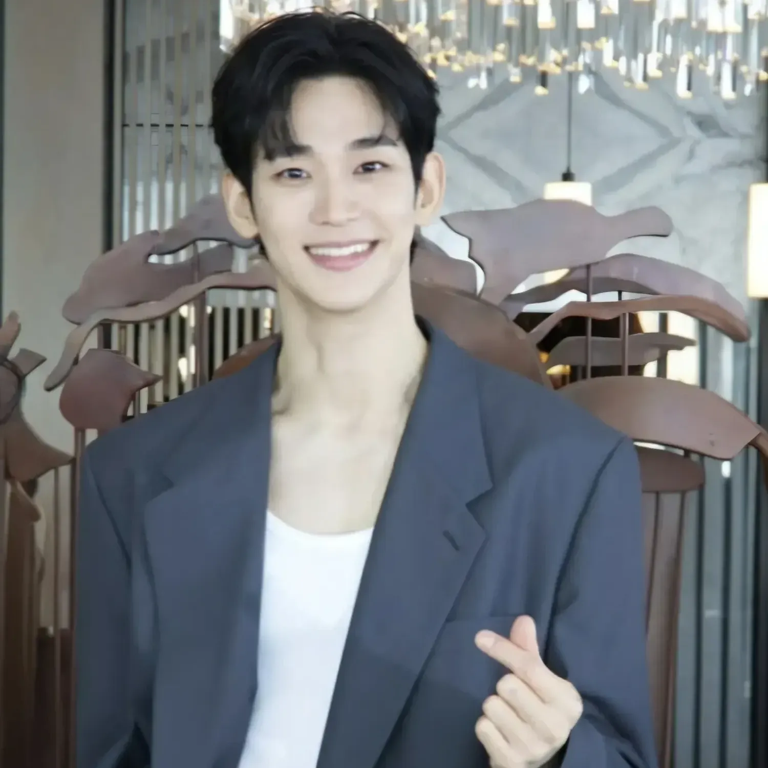 Behind-the-scenes cut of Kim Soohyun