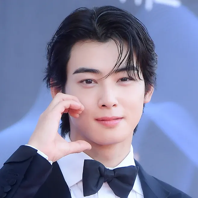 A moment captured by a fan of Cha Eunwoo
