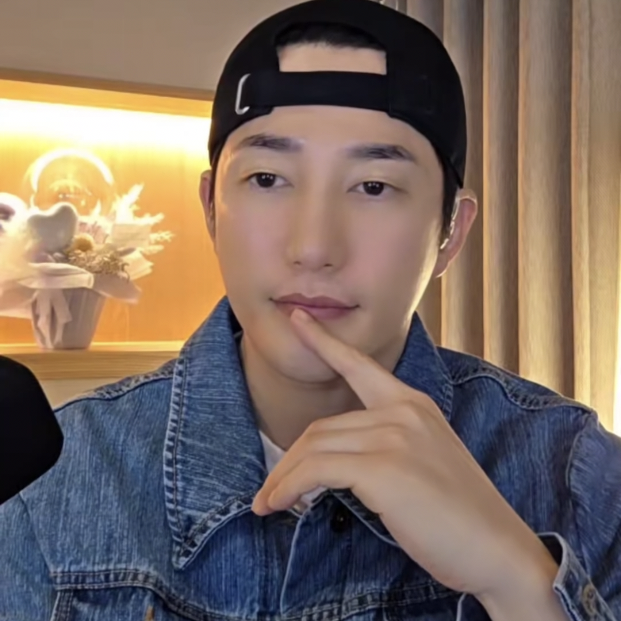 Behind-the-scenes cut of Park Sihoo
