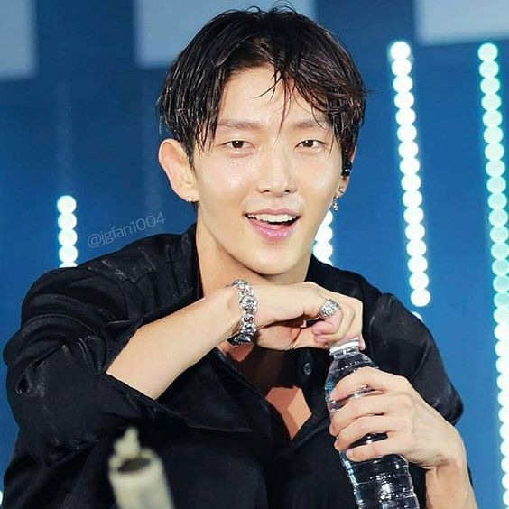 Behind-the-scenes cut of Lee Joongi