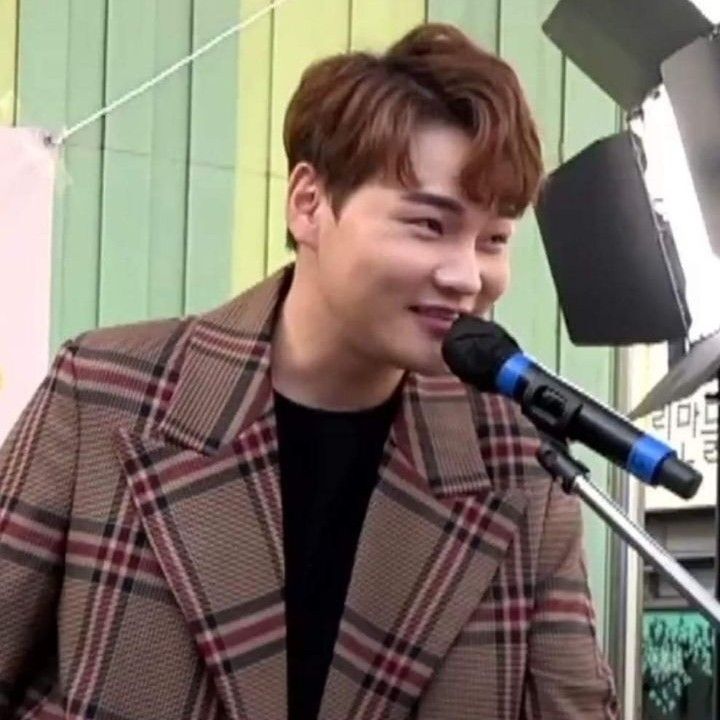 A moment captured by a fan of Park Seojin