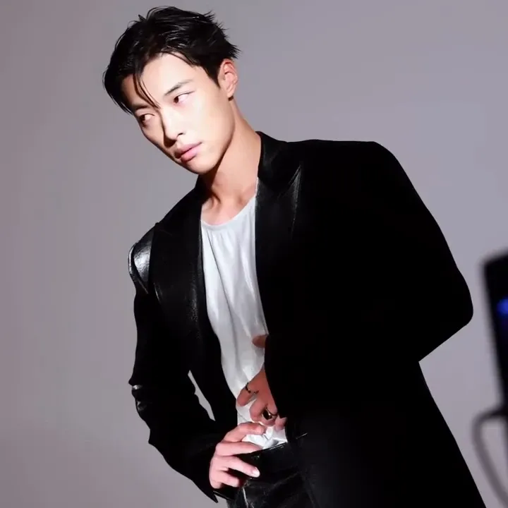 Behind-the-scenes cut of Woo Dohwan