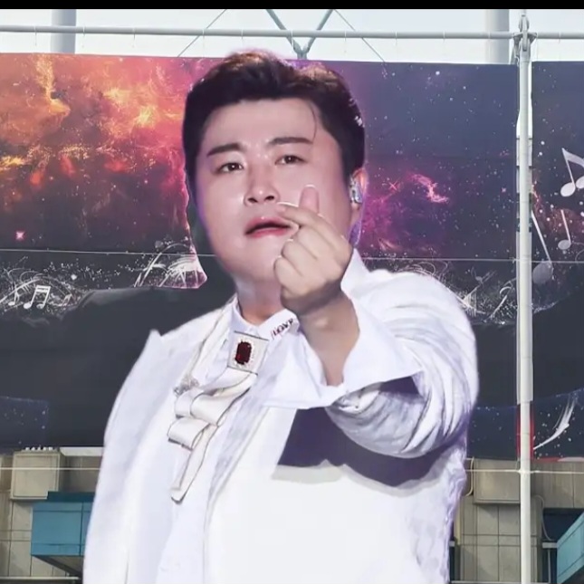 キム・ホジュンのビハインドカット