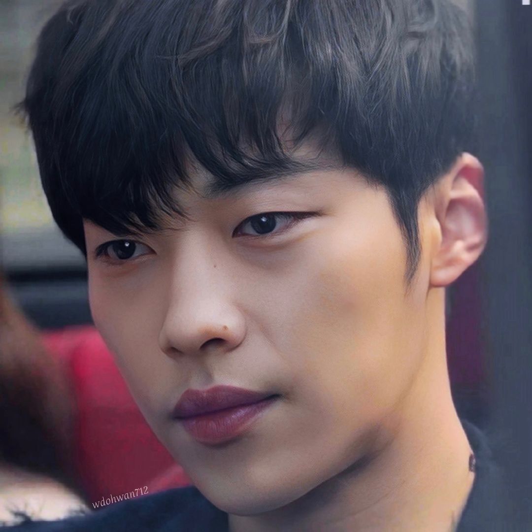 A moment captured by a fan of Woo Dohwan