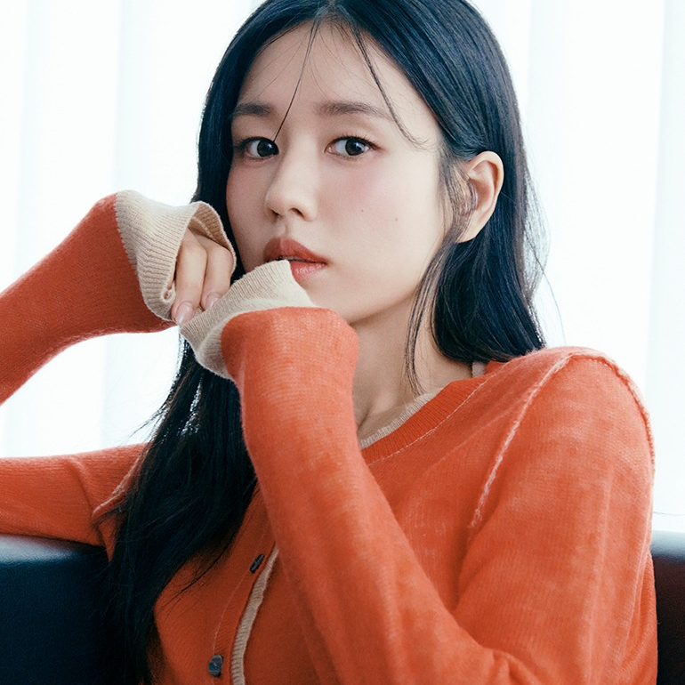 A moment captured by a fan of Ahn Eunjin