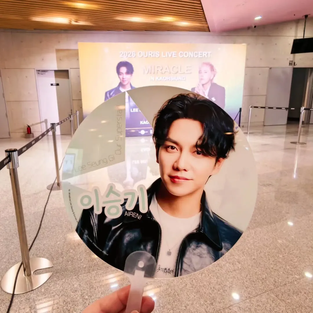 A moment captured by a fan of Lee Seunggi