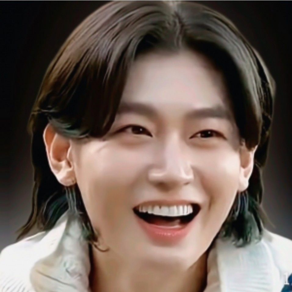 Latest photo of Kim Yongbin