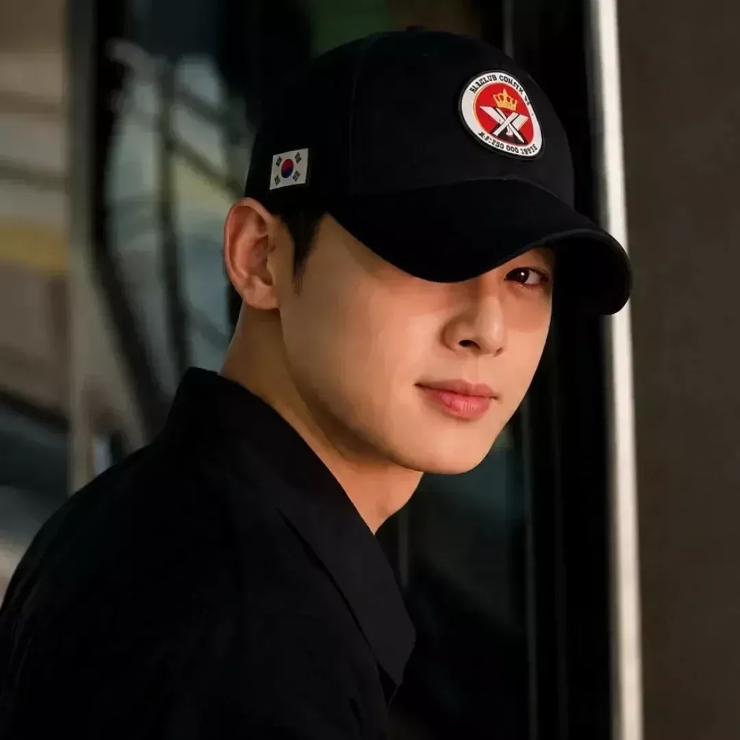 A moment captured by a fan of Cha Eunwoo