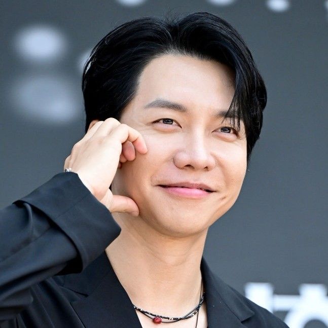 イ・スンギの最近の活動ショット