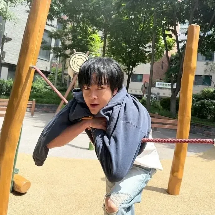 Recent activity shot of Jang Geunsuk