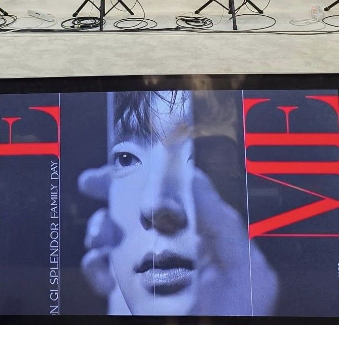 A moment captured by a fan of Lee Joongi