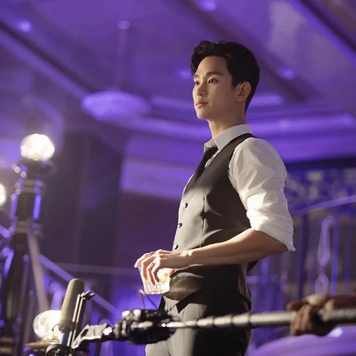 A moment captured by a fan of Kim Soohyun
