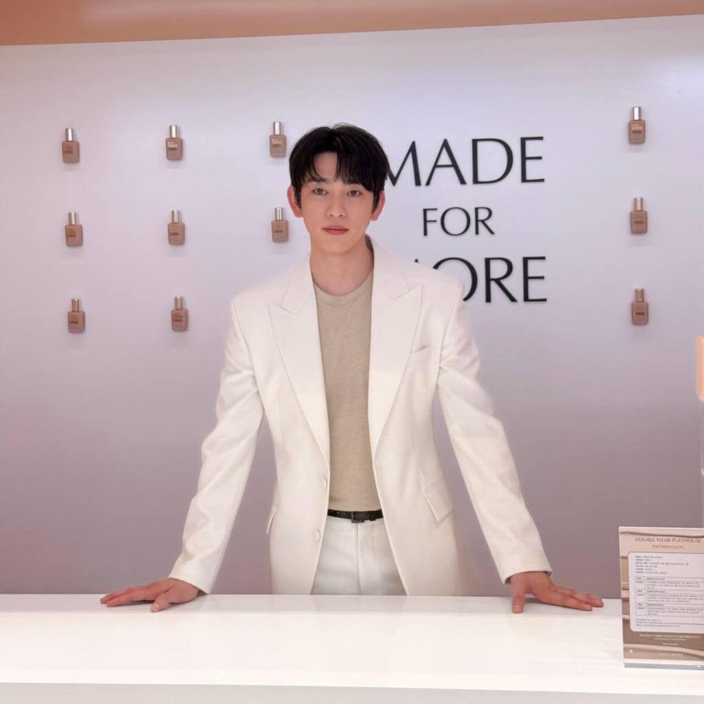 Momen yang diabadikan oleh penggemar Park Jinyoung