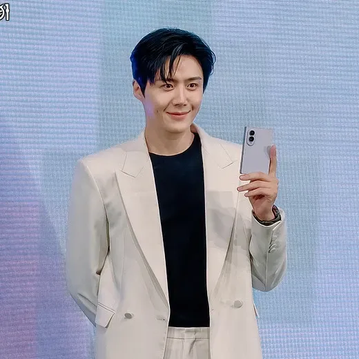 Foto kegiatan terbaru dari Kim Seonho
