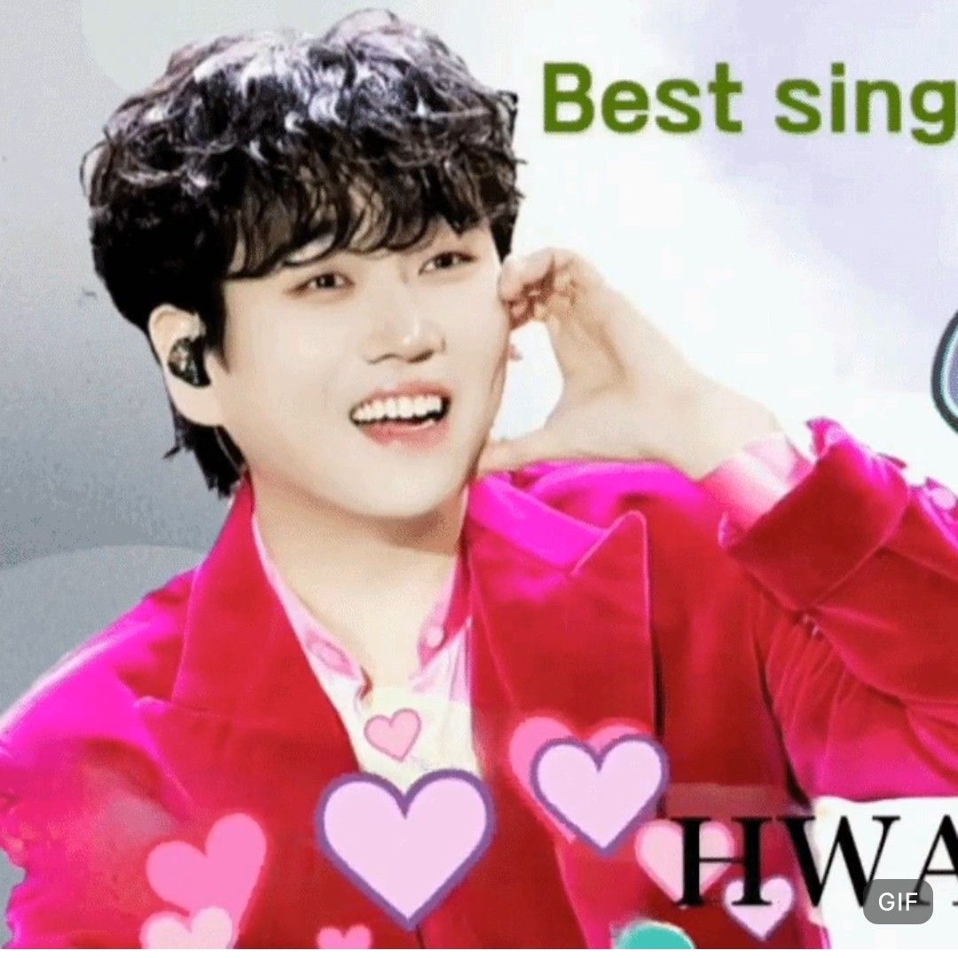 A moment captured by a fan of Hwang Youngwoong