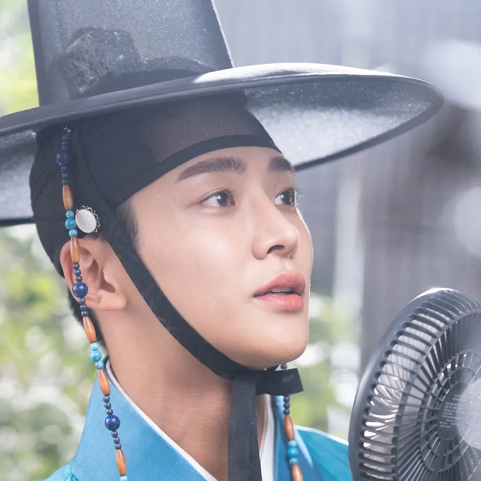 로운의 비하인드 컷