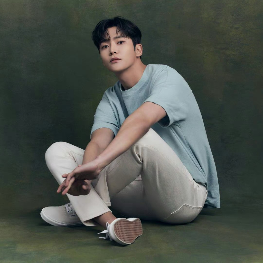 로운의 비하인드 컷