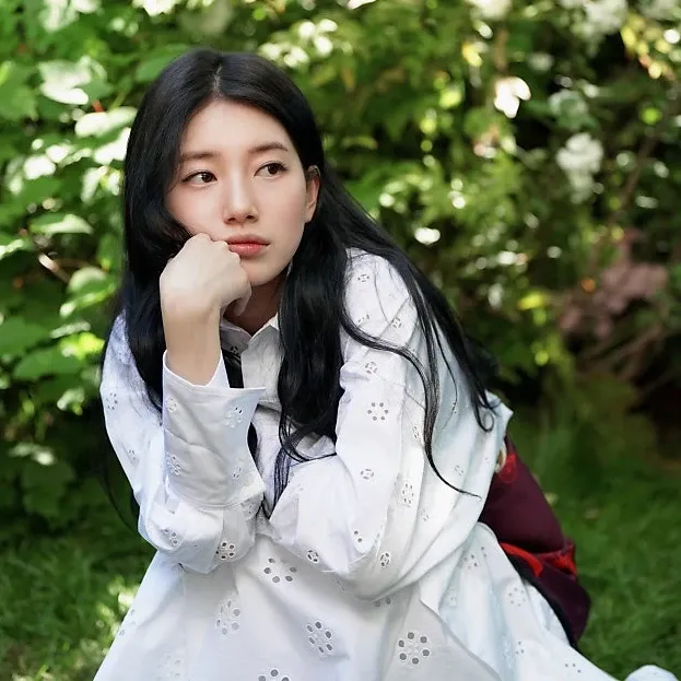 Recent activity shot of Bae Suzy
