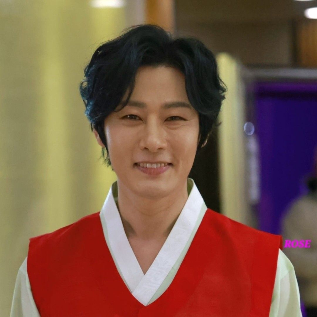 Behind-the-scenes cut of Kang Moonkyung