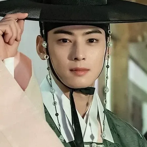 Latest photo of Cha Eunwoo
