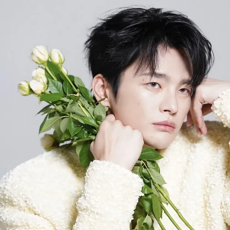 Recent activity shot of Seo Inguk