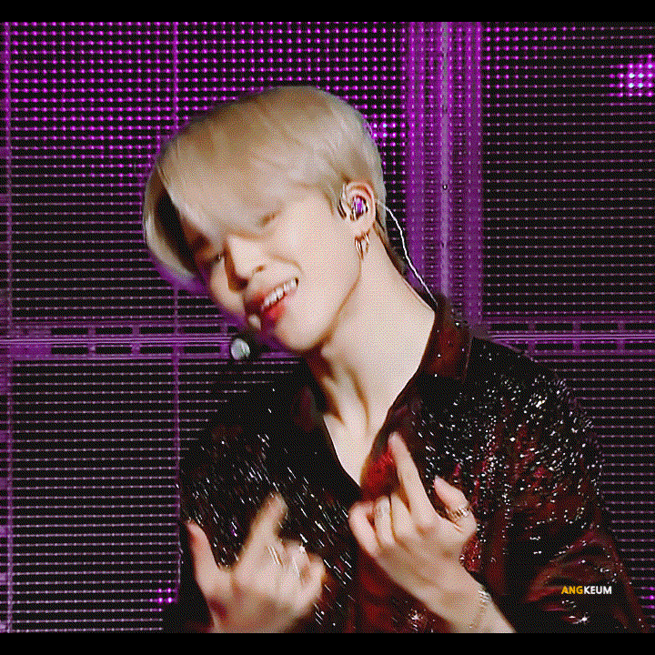 Behind-the-scenes cut of Ha Jimin