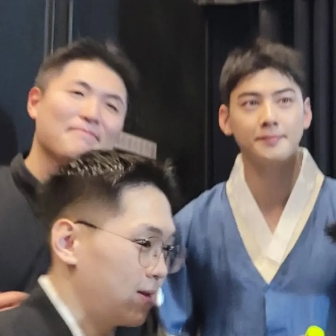 Behind-the-scenes cut of Cha Eunwoo