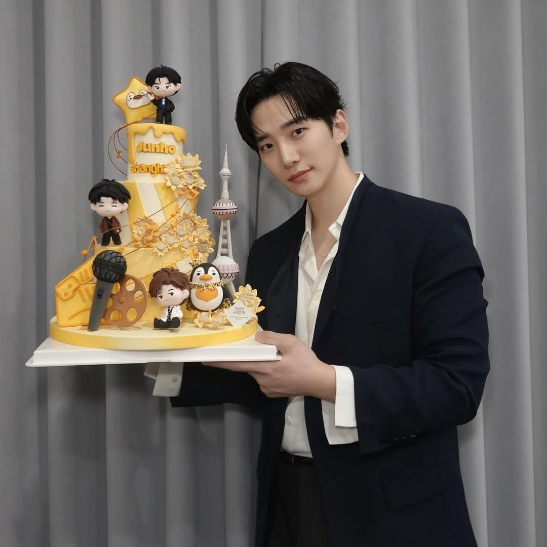 Foto kegiatan terbaru dari Lee Junho