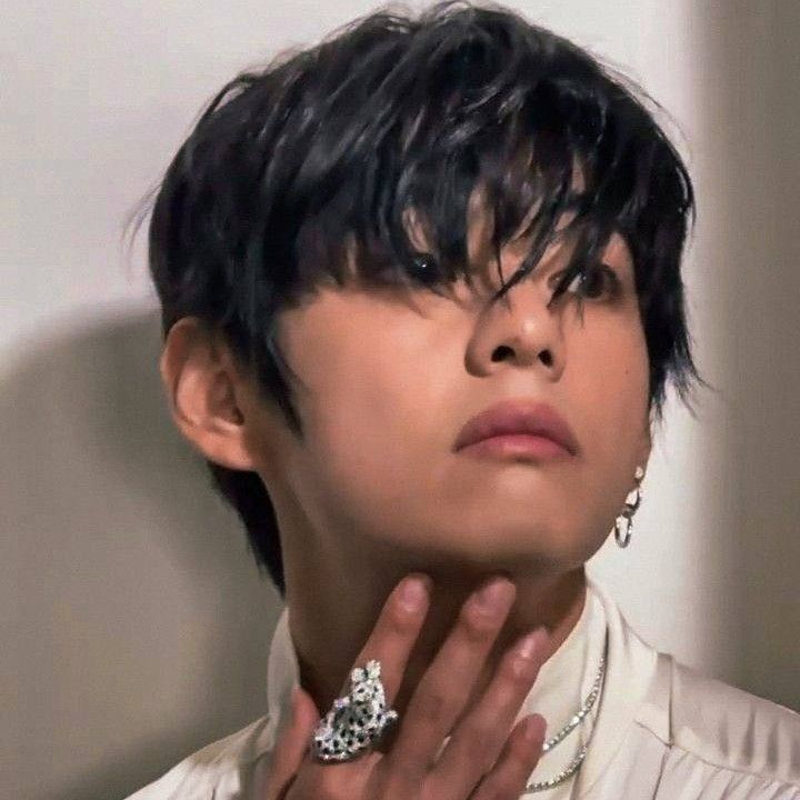 Konten selebriti populer yang sedang hangat di komunitas