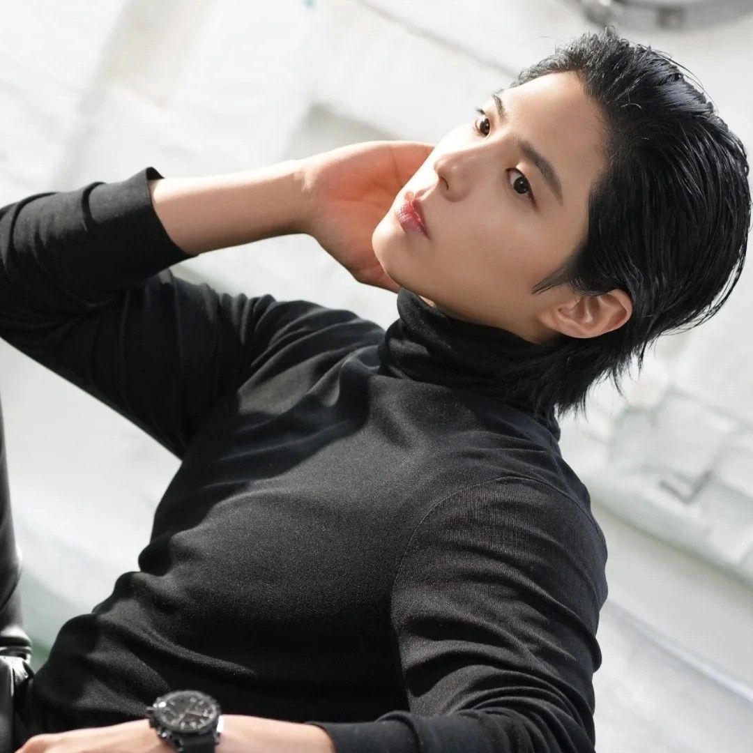 Recent activity shot of Park Bogum