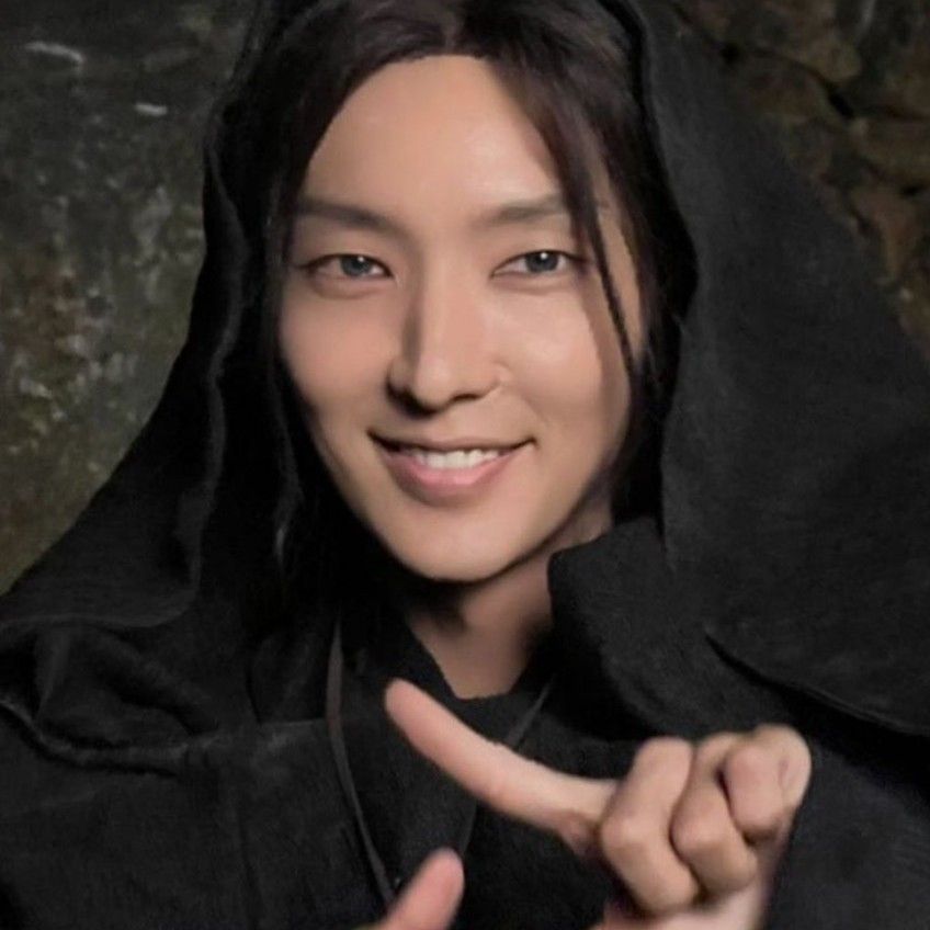 A moment captured by a fan of Lee Joongi