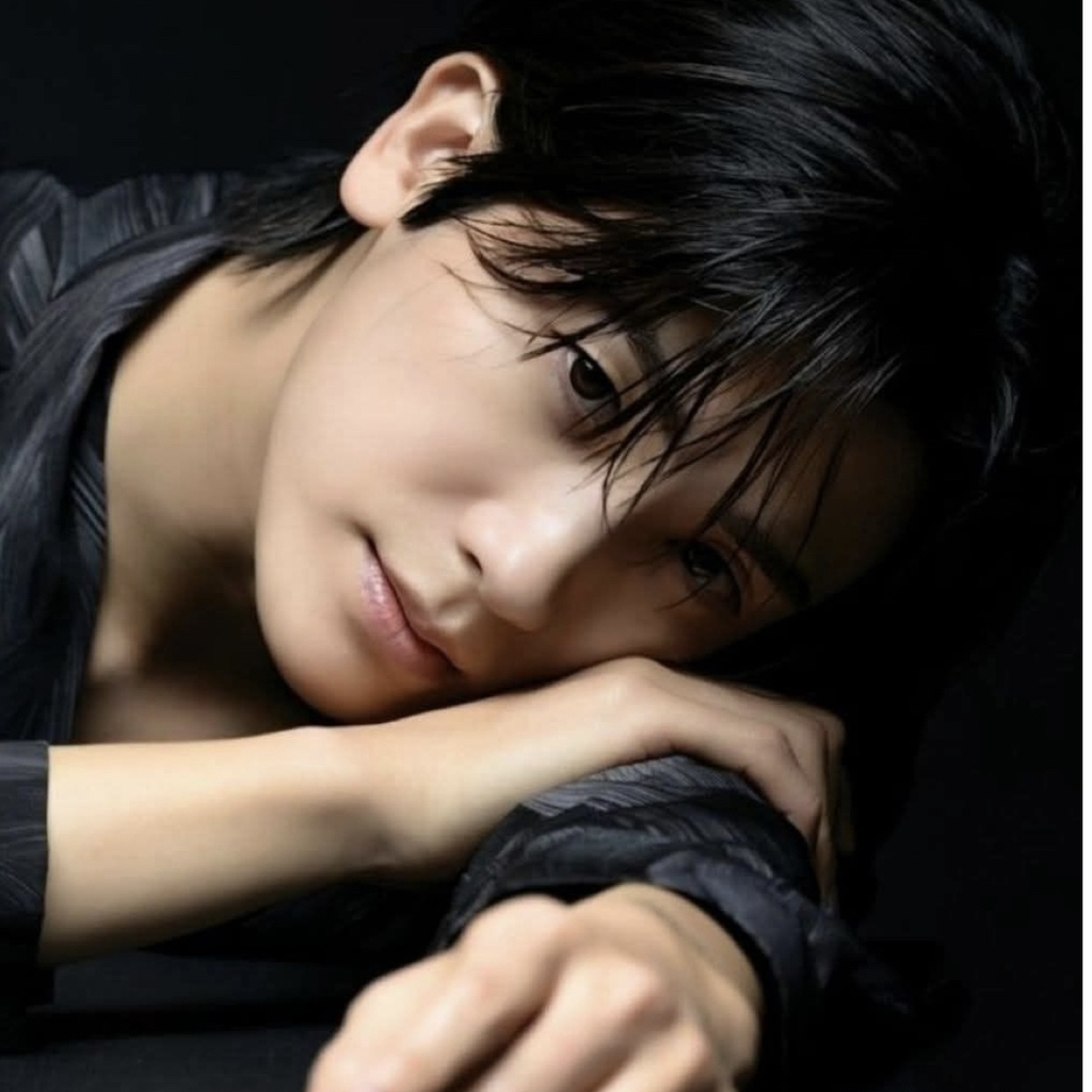 Behind-the-scenes cut of Park Hyungsik