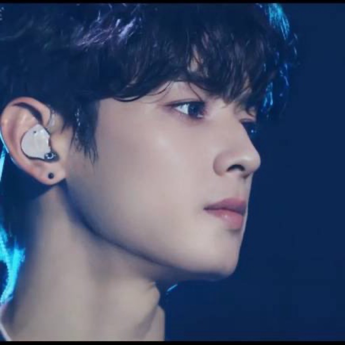 A moment captured by a fan of Cha Eunwoo