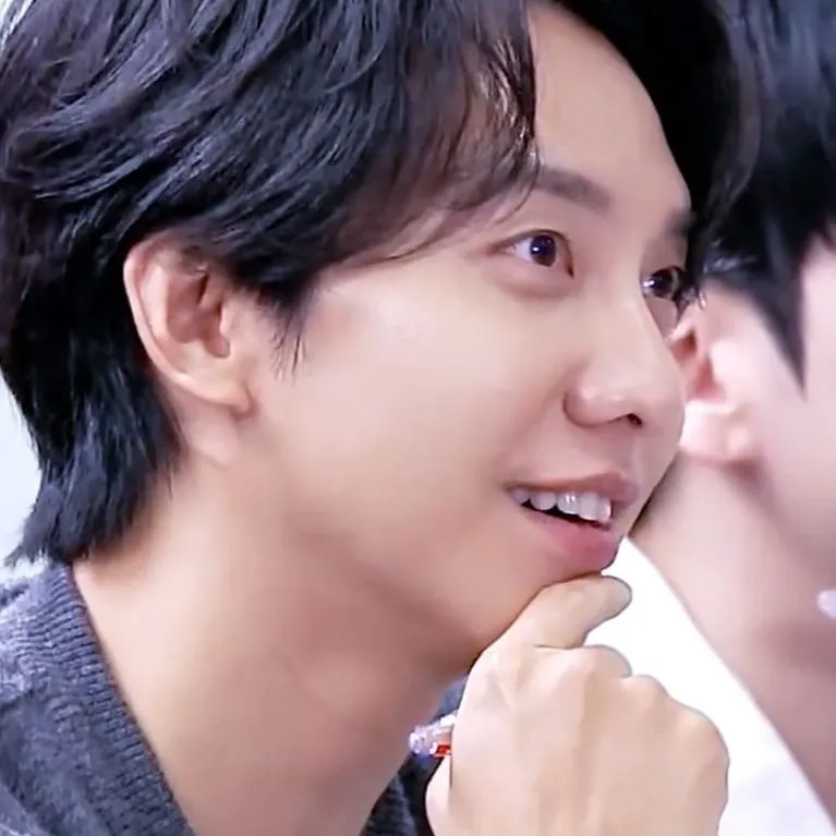Latest photo of Lee Seunggi
