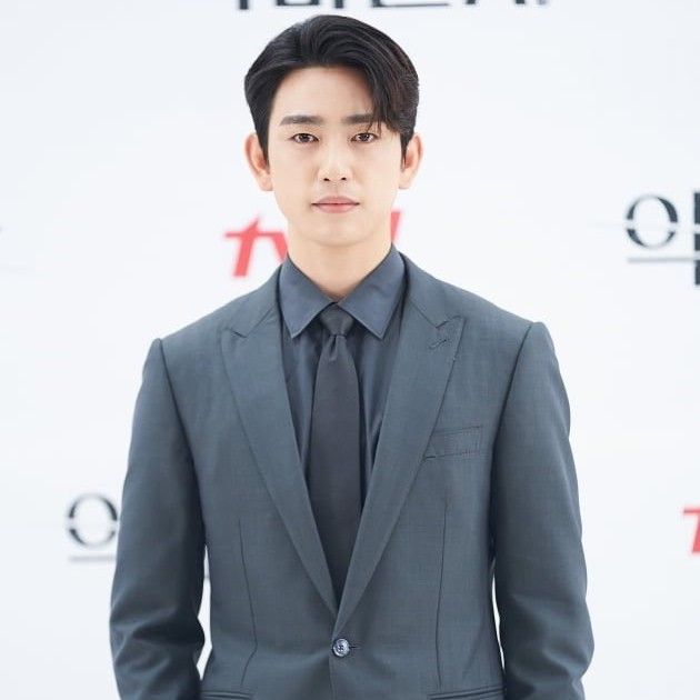 Recent activity shot of Park Jinyoung