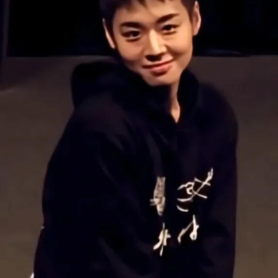 金浩中的最新照片