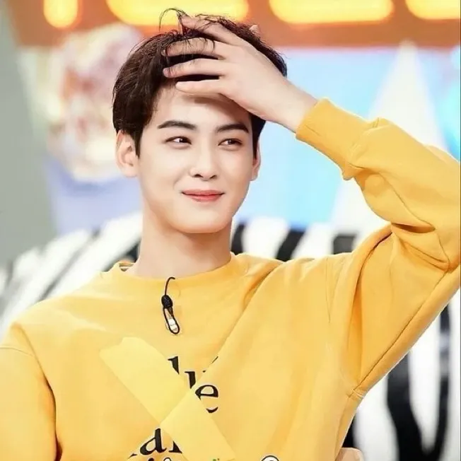 Behind-the-scenes cut of Cha Eunwoo