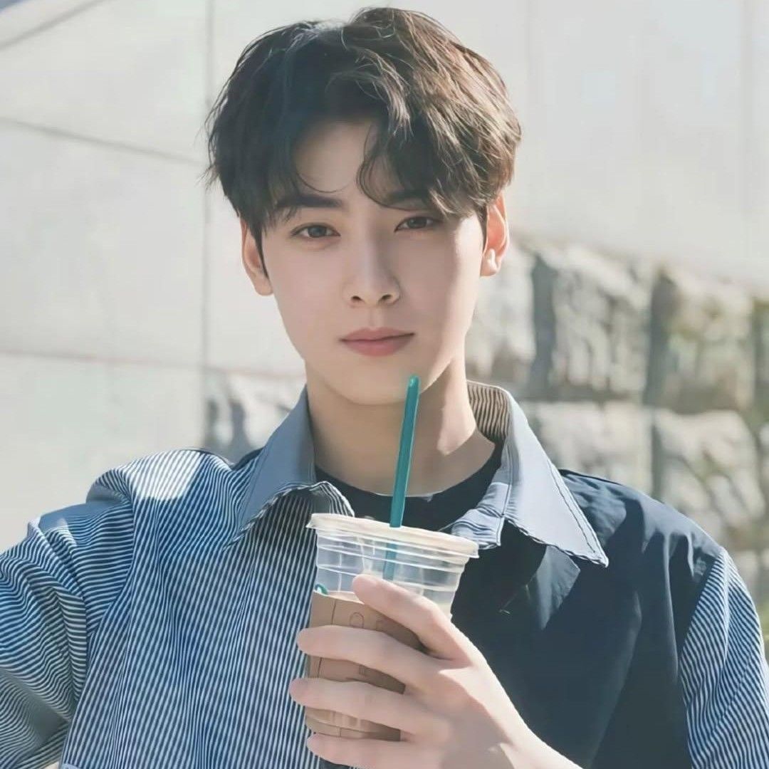 Recent activity shot of Cha Eunwoo