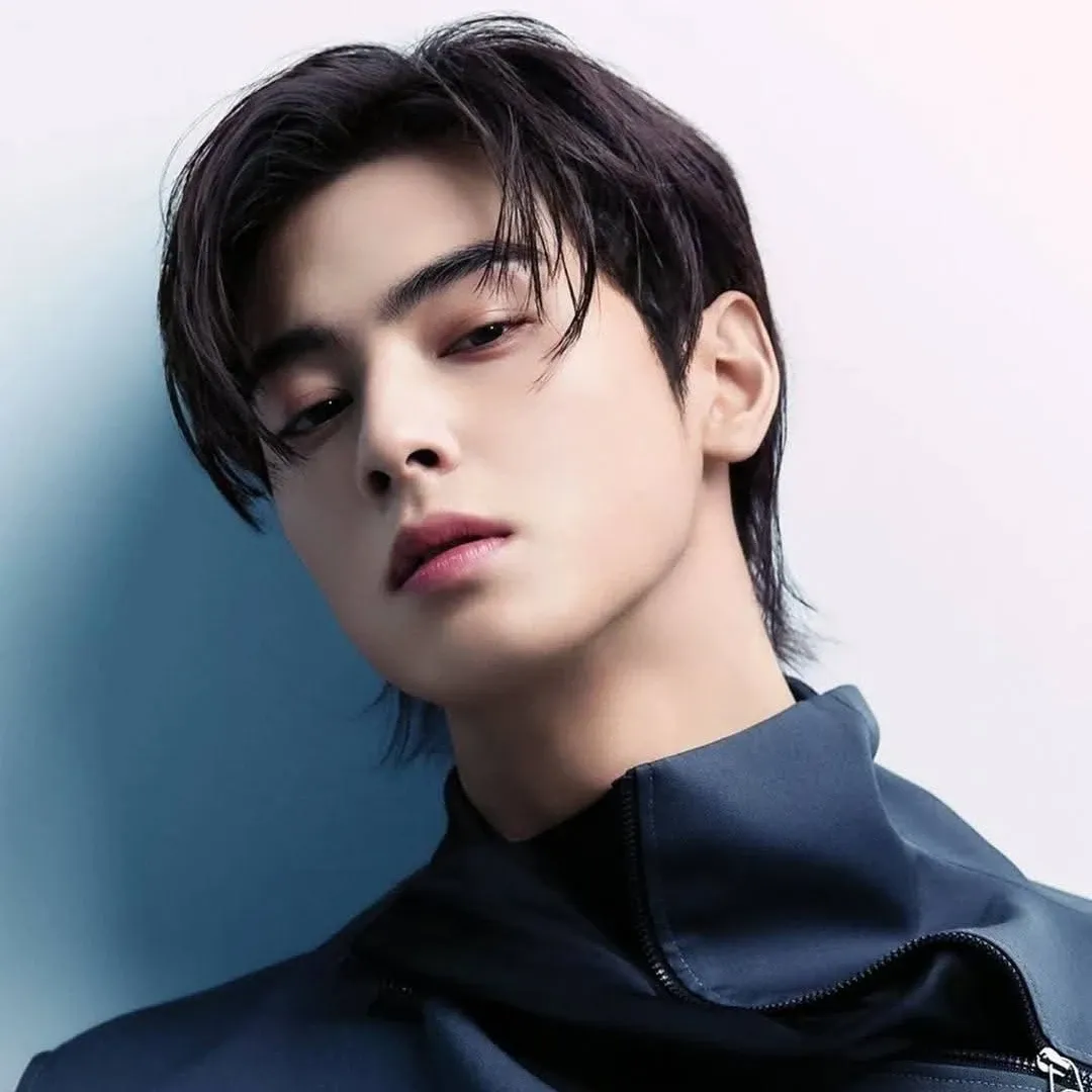 A moment captured by a fan of Cha Eunwoo