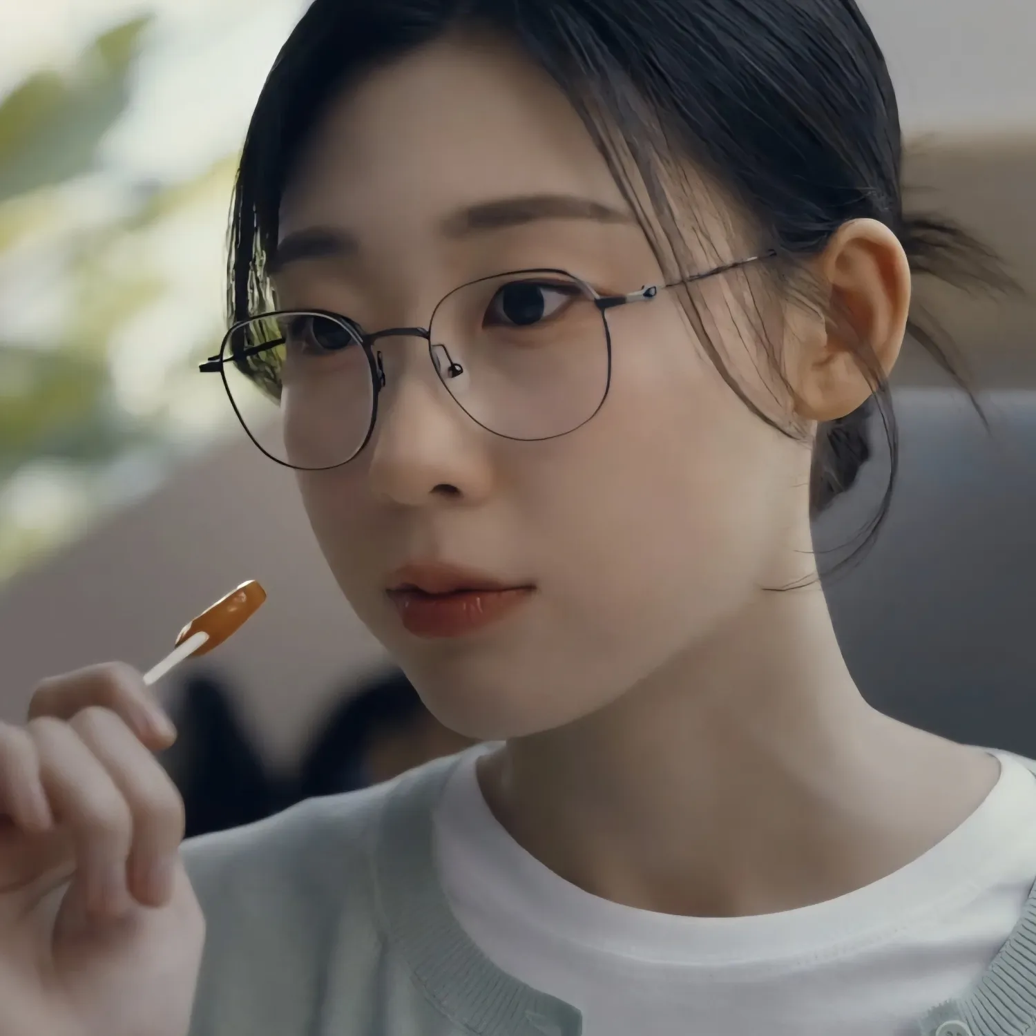 Behind-the-scenes cut of Han Yeji