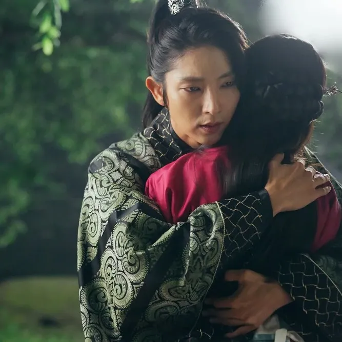 A moment captured by a fan of Lee Joongi