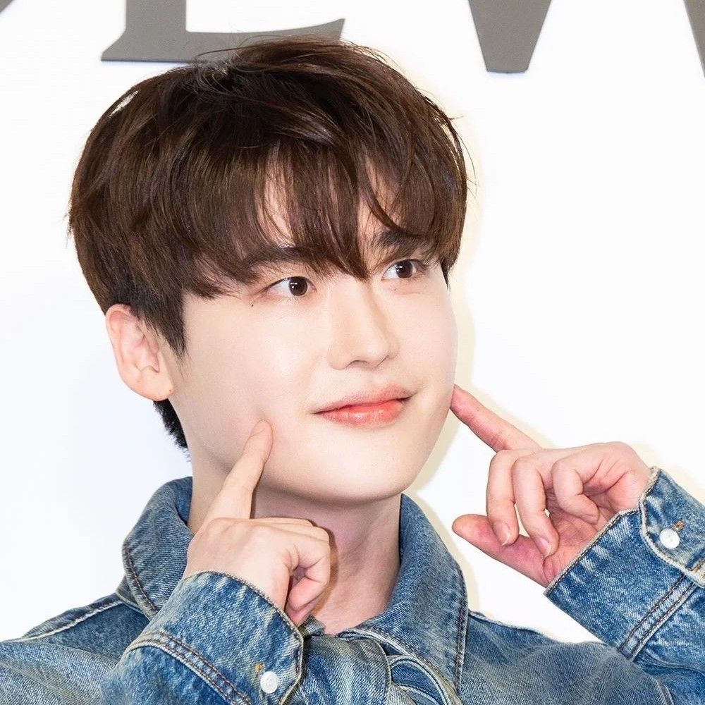 A moment captured by a fan of Lee Jongsuk